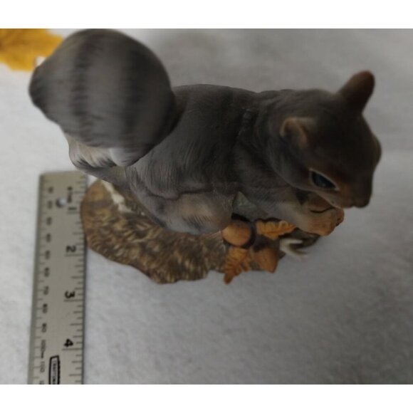 Vintage Homco Masterpiece Porcelain Squirrel Figurine Holding Acorn 1982 - Picture 7 of 9